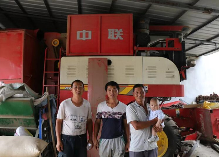 駐馬店苑先生采購鄭州中聯(lián)4HZJ-2500自走式花生撿拾收獲機(jī) 1-2.jpg