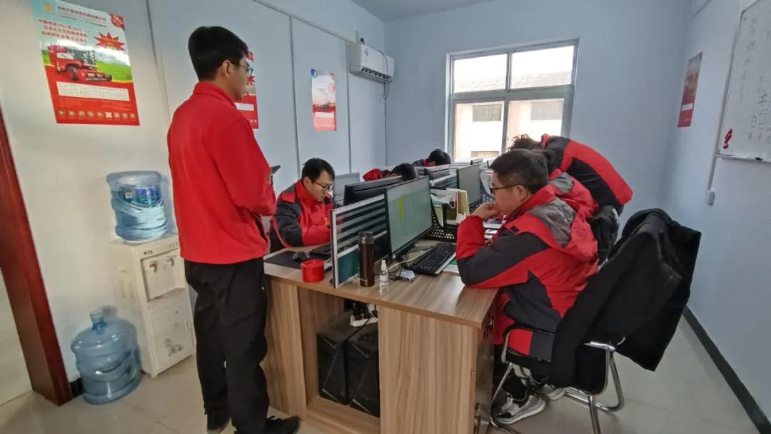 鄭州中聯(lián)電子商務(wù)部部長吉平:服務(wù)是第二競爭力 吉平3.jpg