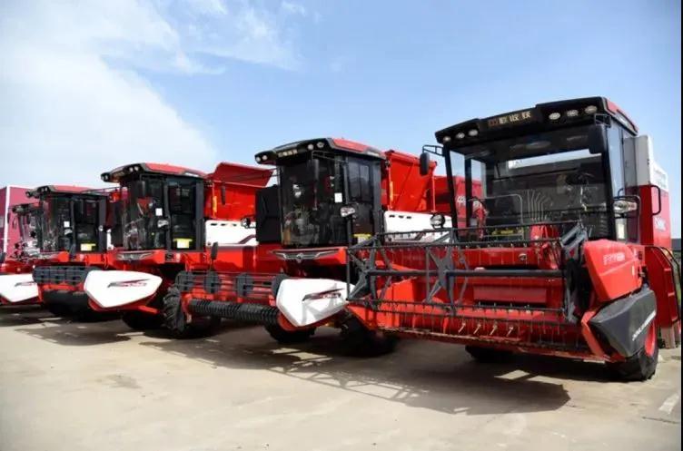 尤美玲:經(jīng)濟效益高是用戶搶購中聯(lián)收獲花生機的原因 12.15-2.jpg