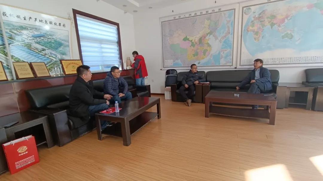 熱烈歡迎中國(guó)農(nóng)機(jī)工業(yè)協(xié)會(huì)代表團(tuán)蒞臨鄭州中聯(lián)參觀指導(dǎo)工作 12.24.jpg