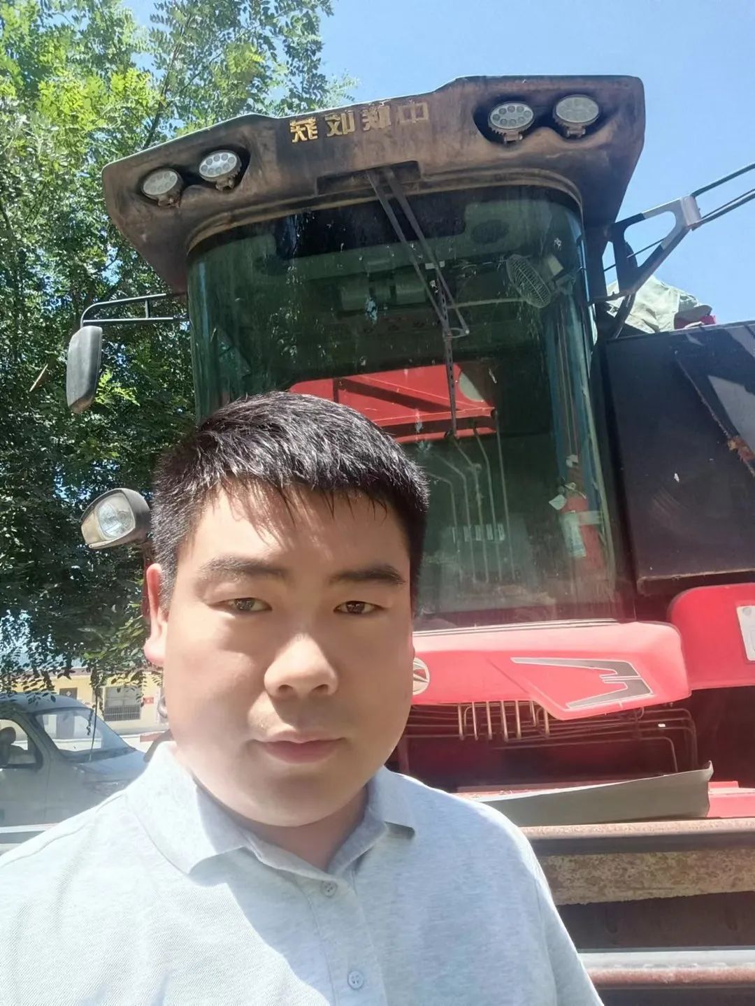 常立赫:跨區(qū)服務(wù)隊(duì)隊(duì)長的致富秘訣 814.jpg