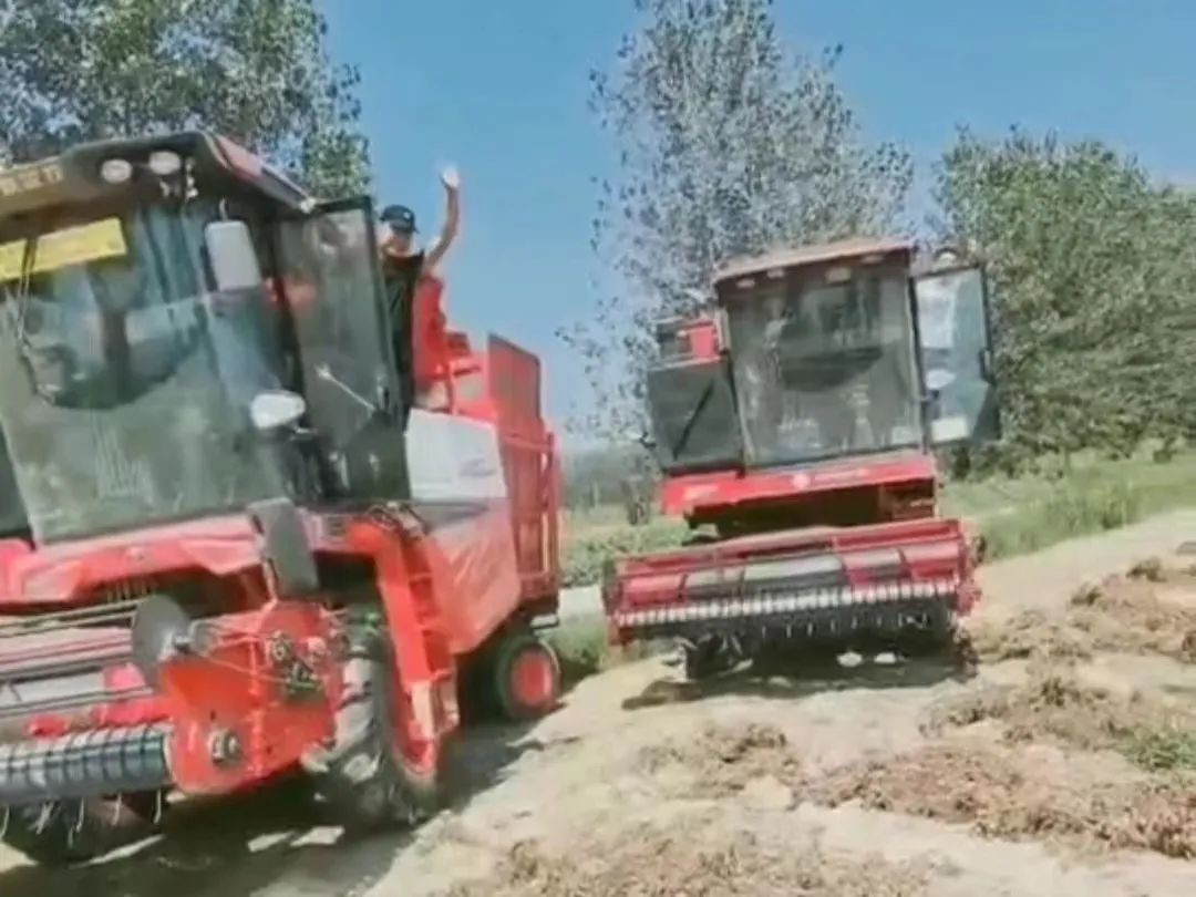 常立赫:跨區(qū)服務(wù)隊(duì)隊(duì)長的致富秘訣 814-2.jpg